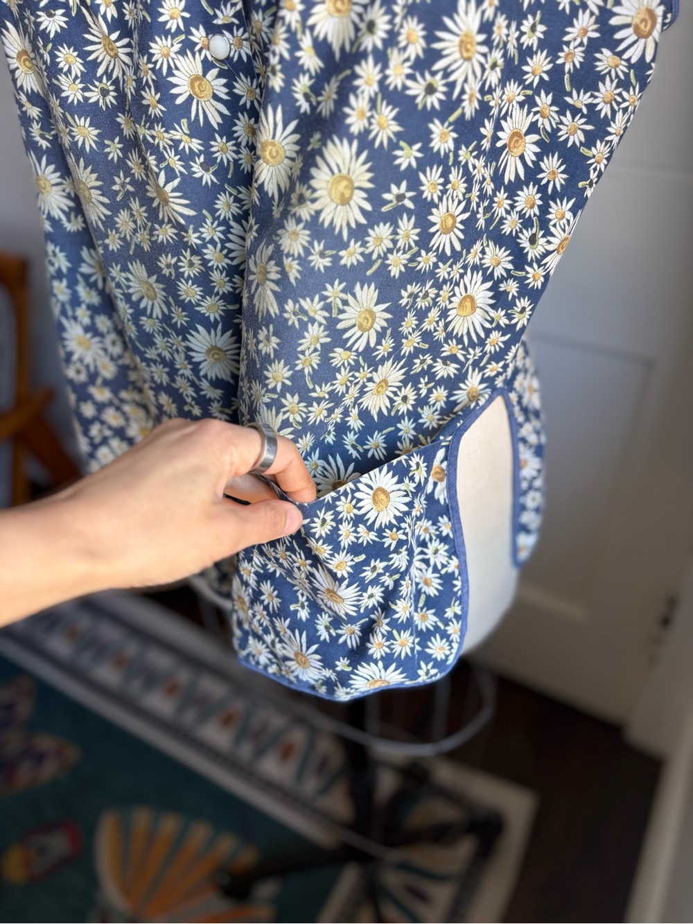 Vintage “Artistic Creation” Floral Snap Front Artist Smock - Picture 8 of 10